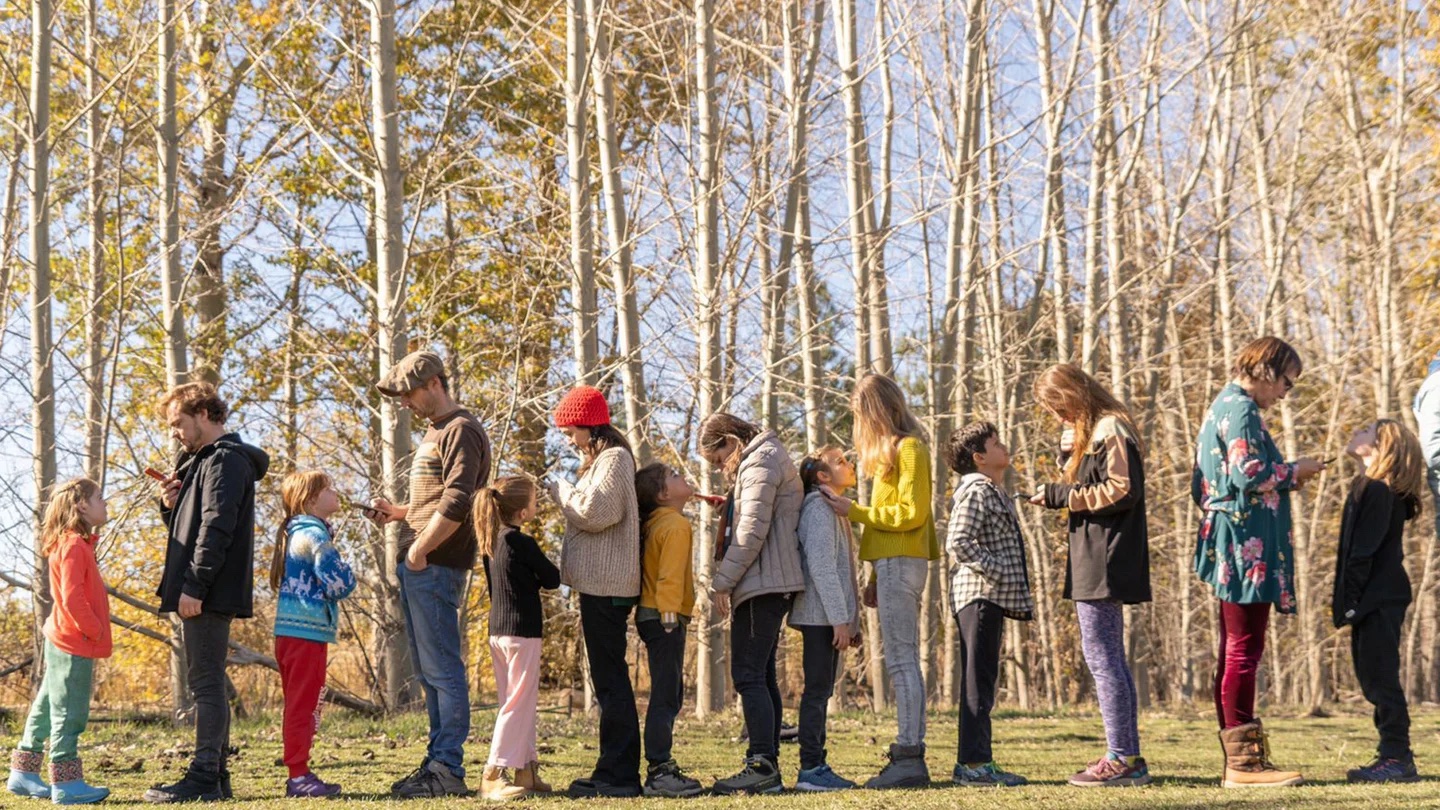 Adolescentes pasaron cuatro días sin celular: 